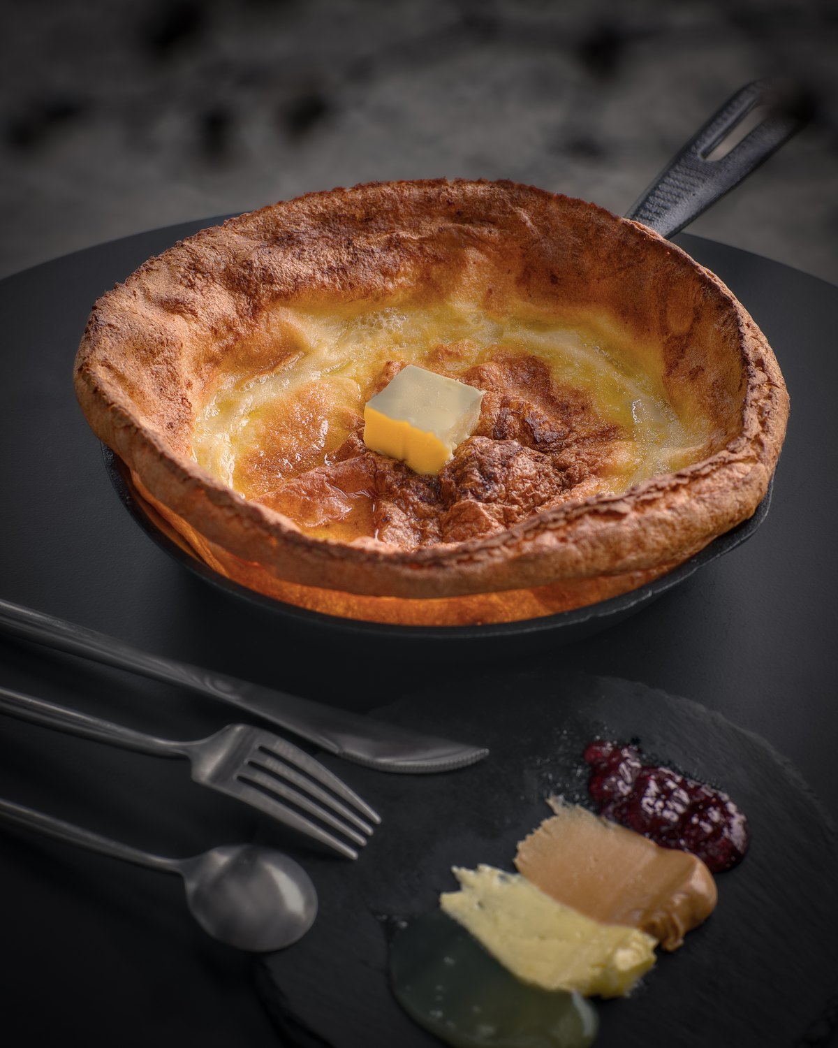MOTD 铸铁锅里的 Dutch Baby 荷兰松饼与奶油